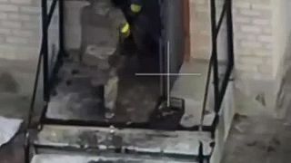 Ukrajinský vojak poslednýkrát otvoril dvere (CITLIVÉ ZÁBERY)