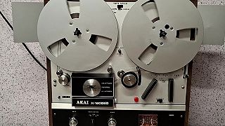 AKAI X-1800SD CARTRIDGE / REEL TO REEL TAPE RECORDER (CROSS-FIELD)