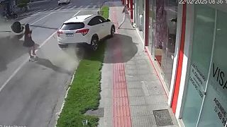 Žena sa v ten deň druhýkrát narodila, len o centimetre ju minulo auto (Brazília)