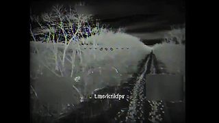 Schovaný ukrajinský nácek v lesíku zabudol, že rusi majú nočné videnie !