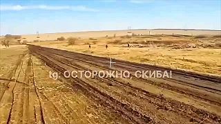 Ruský kamikadze dron presne natrhol ukrajincovi riť