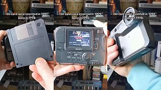 Fotoaparát Sony Digital Mavica z roku 1999 používal na ukladanie fotiek diskety
