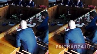 Vladá rieši pandémiu