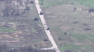 Takto to vyzerá, ked obrnený transportér M113 nabehne na 3 protitankové míny