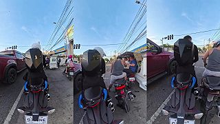 Je fajn, že veríš svojmu malému synovi, keď ho vezieš na skútri