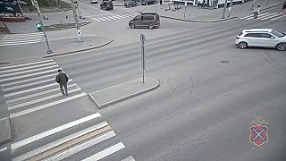 Vodič Lady pomohol chodcovi na priechode