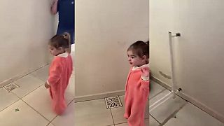 Na chodbe ju čakal veľký veľkonočný zajačik