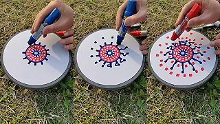 Ako sa pomocou fixiek, papiera a rotujúcej točne robí umenie