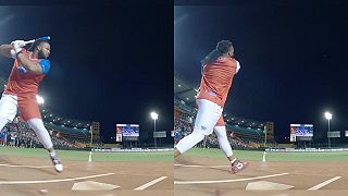 Pálkar Vladdy Guerrero Jr triafa loptičky kovovou pálkou, tie sú MLB zakázané