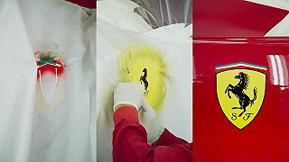 To Ferrari logo je predsa len taká obyčajná nálepka, alebo nie?