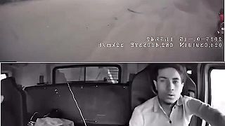 Sme plne naložení a ideme dole kopcom, podradil si si do nižšej rýchlosti?