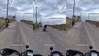 Frigo v šľapkách sadol na motorku a opäť trochu plachtil