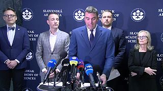 Ministri Drucker a Šaško organizujú vedecký výskum o vakcínach