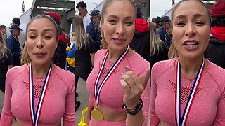 video Vraj mala na krku nejakú medailu?