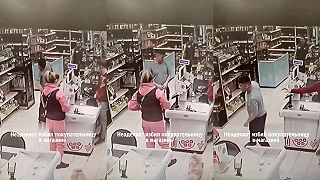 Hrdina Ruska pomohol slečne s nákupom