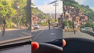 Sleduj toho blázna, veď on surfuje na bicykli! (Brazília)