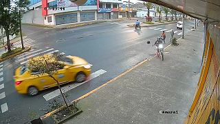 Muž z Ekvádoru čelil lúpeži za bieleho dňa, incident skončil útekom páchateľov