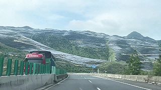Fotovoltaické hory v Kuej-čou zblízka