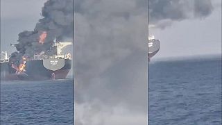 Ruský tanker z tieňovej flotily začal po zrážke horieť