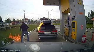 Sa tak nudím pri tom tankovaní, vytiahnem teda zapaľovač!