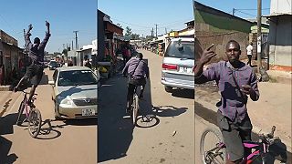 A opäť tento africký bicyklový surfer