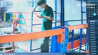 S mobilom v ruke už prišlo mnoho ľudí o život