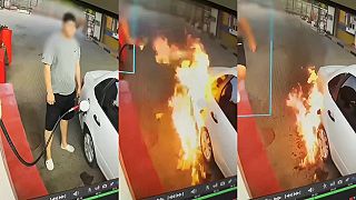 Ďalší pablb, ktorý sa hral so zapaľovačom počas tankovania benzínu