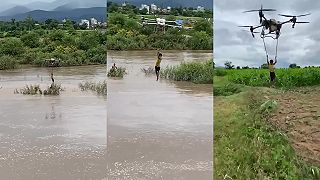 Farmár vo Vietname zachránil deti z rozvodnenej rieky pomocou dronu