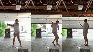 Chcel hrať golf v garáži, musí kúpiť novú golfovú palicu