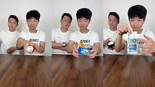 Jeden „čaruje” a druhý vysvetľuje