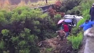 Tučná žena bola príliš zvedavá, chcela vidieť havarované auto zblízka