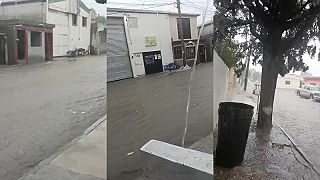 Zo života dvoch nákupných vozíkov počas bleskovej povodne
