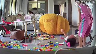 Sťahovacie pásky môžu byť pre deti veľmi nebezpečné, tentokrát to dopadlo dobre