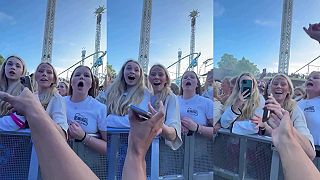 Dievča zažilo extázu, keď je jeden z usporiadateľov natočil zábery zo zákulisia!