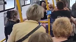 Ruskému hrdinovi sa nepáčil dlhý účes