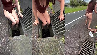 video Mladá žena zachránila káčatká, ktoré spadli do kanála