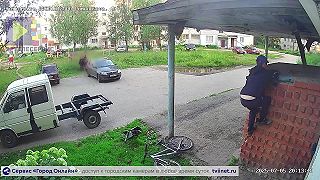 video Z chlapca skoro ostal mastný fľak