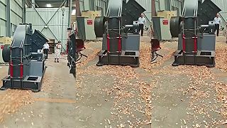 Priemyselný štiepkovač hltá kmene ako špagety