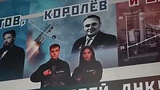 Putlerjugend decká zarezávajú v zbrojárskom priemysle