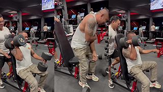 video Z fitka rovno na pohotovosť (40 KG jednorúčky)