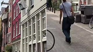 video Elegantné sťahovanie pračky z domu pomocou kladky