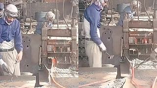 video Rozžeravené roxory hádže do stroja s neuveriteľnou presnosťou