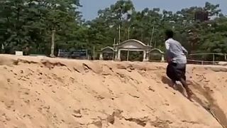 video V Bangladéši si od pouličných predavačov jedlo ani nápoje nekupujte