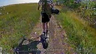 Okupanti nafasovali kolobežky do útoku