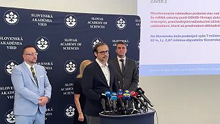 Vedci z SAV spochybnili všetky konšpirácie o mRNA vakcínach
