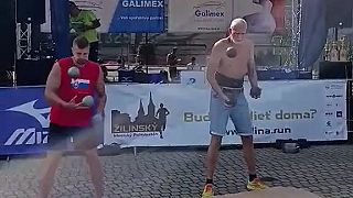 video Chlap s tromi guľami - Milan Roskopf