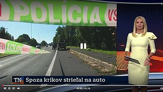 Bravčiak zabil 2 hasičov a namiesto basy strieľa na idúce auta