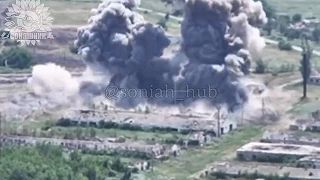 Su-27 a dvojitý zásah ruskej základne s bombami GBU62