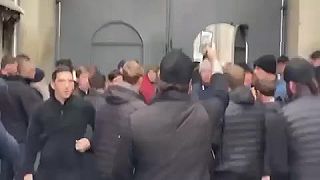 Ukrajinská SBU a polícia vtrhli do Počajivskej lavry, mnísi sa ubránili