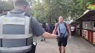 Útoky migrantov sú kultúrne obohatenie a preto sa tolerujú (Anglicko)
